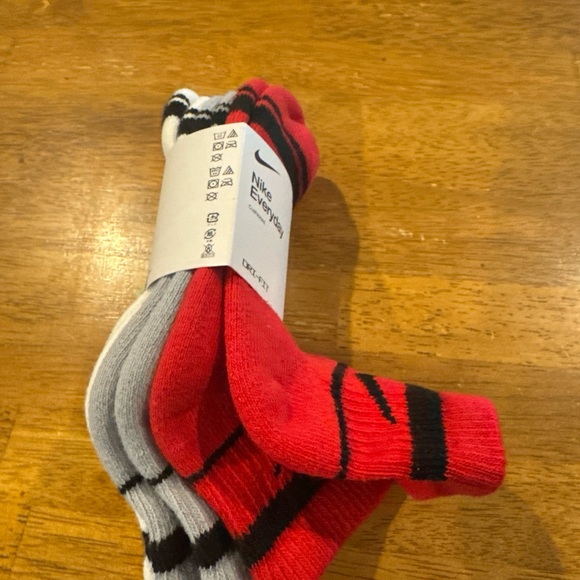 Nike Dri Fit Ankle Socks 3 Pair Red Gray White Small SK0058 958 New With Tags - Picture 5 of 5